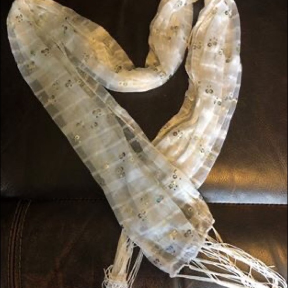 Women's scarf